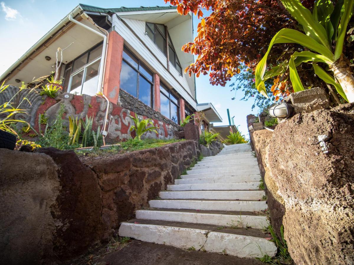 Tupa Hotel Hanga Roa Exterior foto